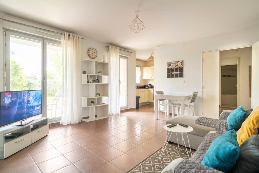 Appartement Avec Jardin Et Terrasse Pres De Paris マント・ラ・ジョリー エクステリア 写真
